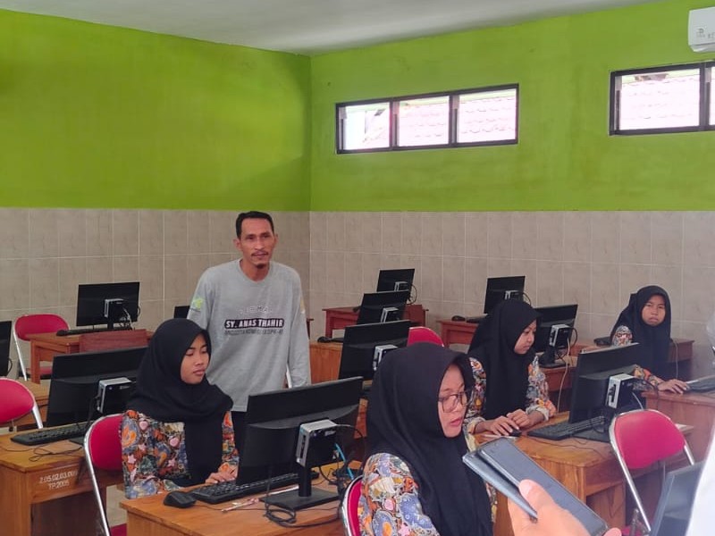 kegiatan siswa simulasi TKA tahun 2026 SMPN 1 Bungatan