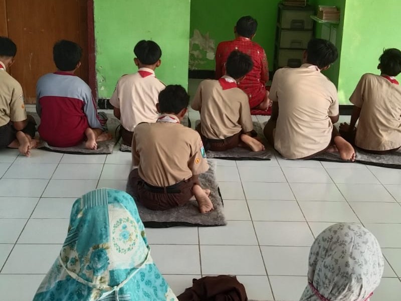 Kegiatan Siswa Siswi SMP Negeri 1 Bungatan setiap hari jumat melakukan sholat dhuha bersama